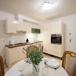 Apartamento Domy Apartment *