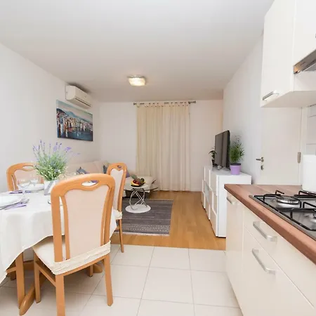 Appartement Domy Apartment *